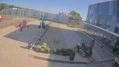 09:00