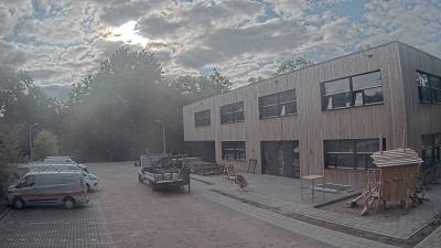 08:00