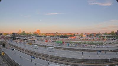21:00