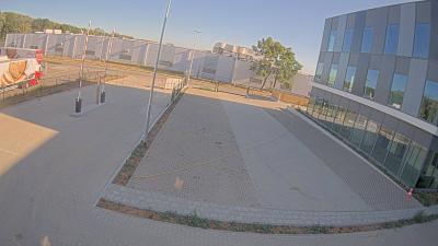 09:00