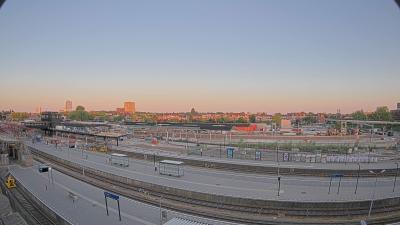 21:00