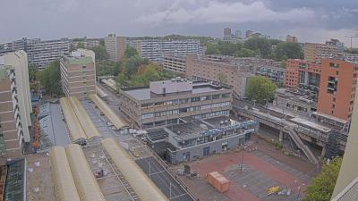 09:00