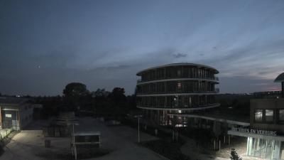 22:00