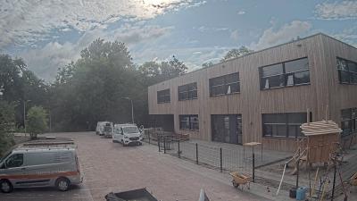 09:00