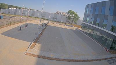 09:00