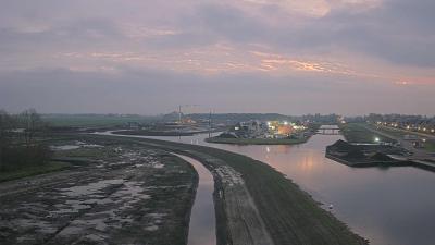 08:00