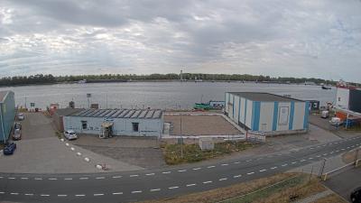 15:45