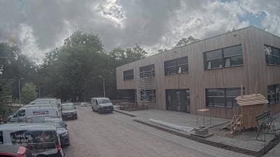 09:00